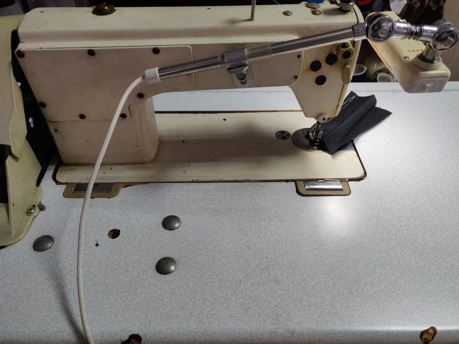 Mașină cusut liniara