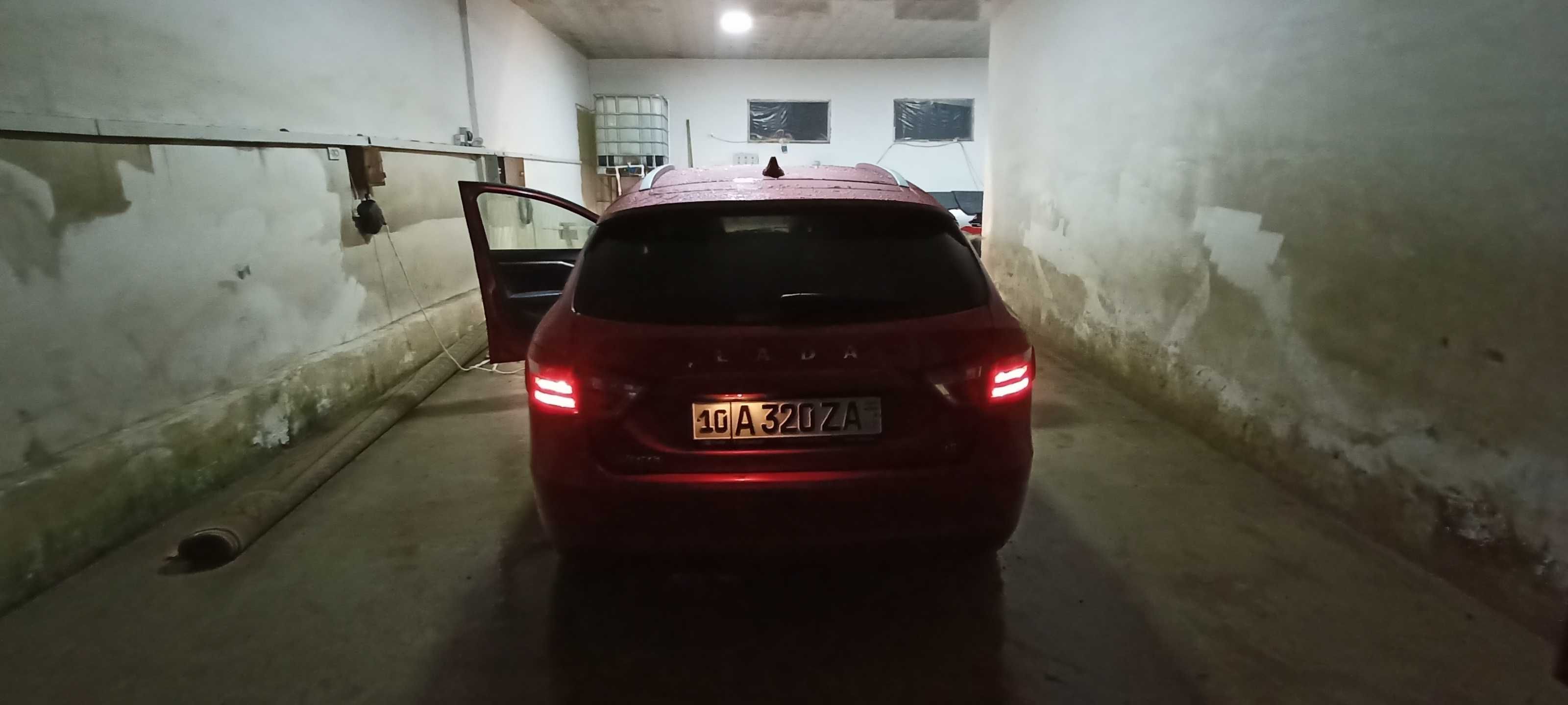 Lada Vesta  srochna sotiladi