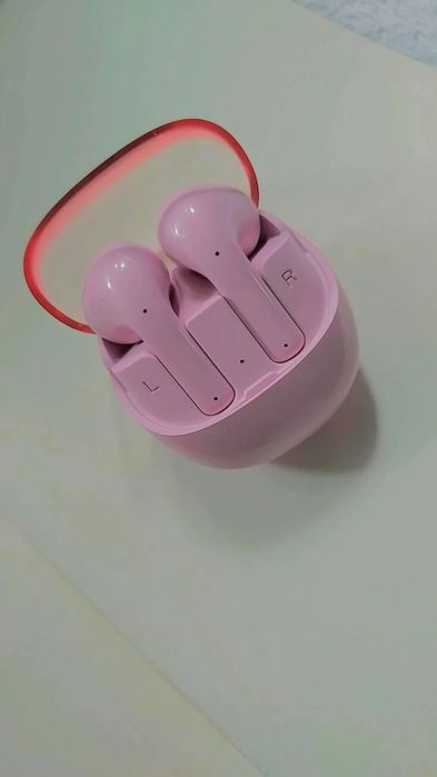 Căști wireless Bluetooth cu carcasă și cablu de reîncărcare
