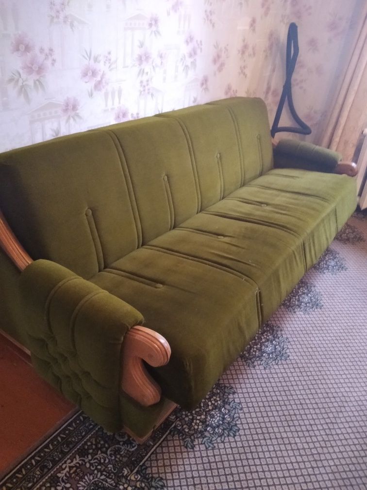 Продам диван пружинный