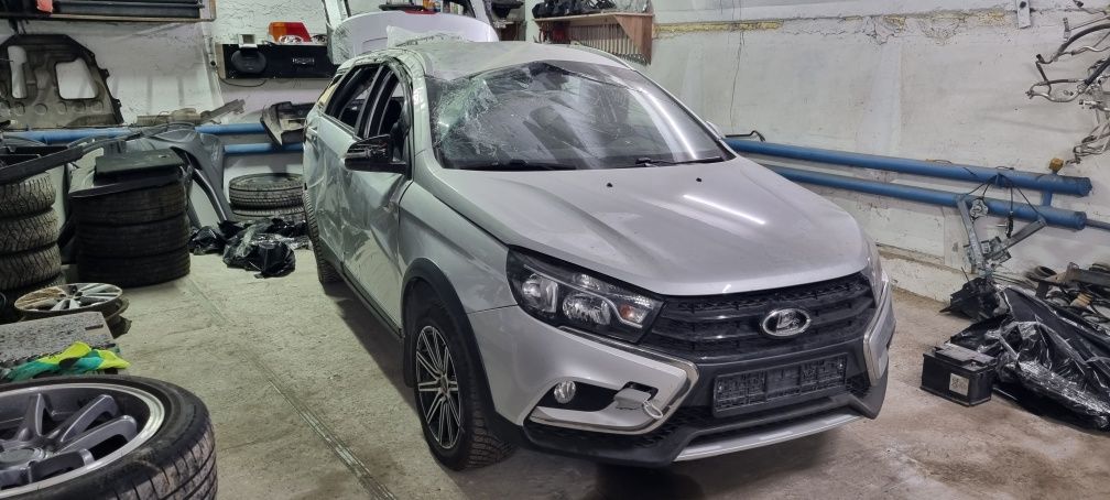 Лада Веста аварийная Lada Vesta