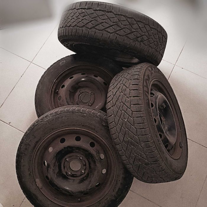 Метални джанти 15 цола със зимни гуми