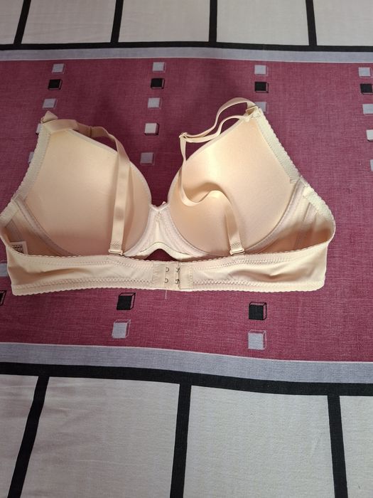Vând Sutien Damă Mărimea 40/90 Nou