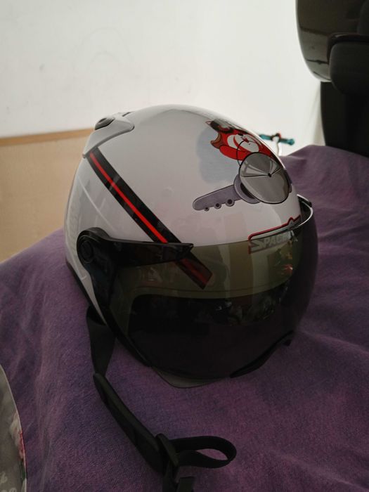 Детска каска за мотор