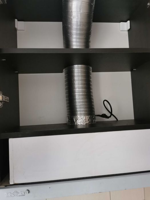 Комплект кухненски шкафове + пералня Beko + хладилник Liebherr