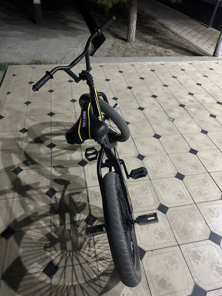 Velosiped BMX qora