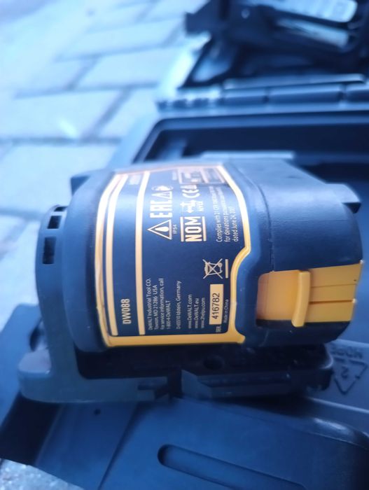 Лазерен нивелир DeWalt хоризонтал и вертикал