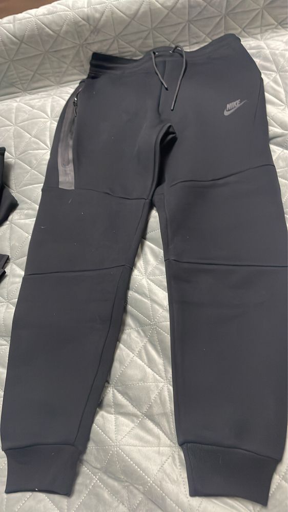 nike tech black / negru pantaloni si hanorac