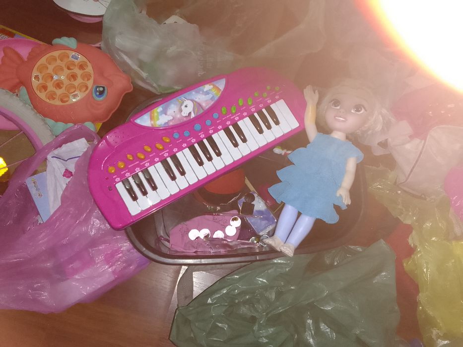 Vand jucării pt copiii