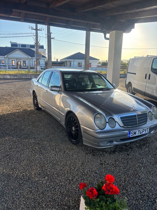 Vând Mercedes E220 W210