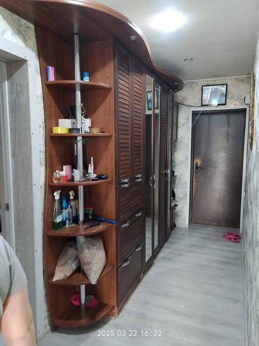 Продаётся прихожая