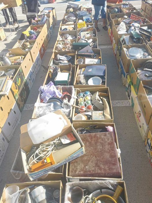 Cutii cu acareturi aduse din Belgia