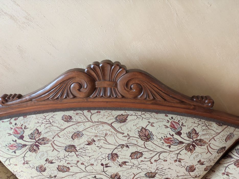 Комплект маса с два стола