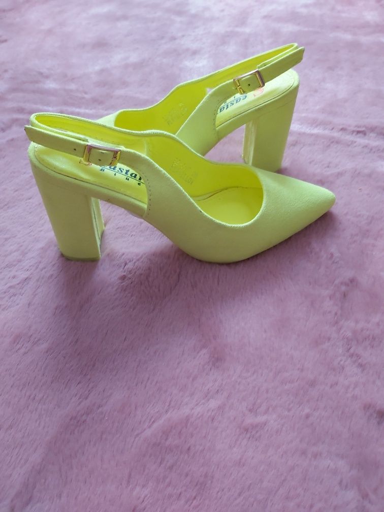 Pantofi verde neon