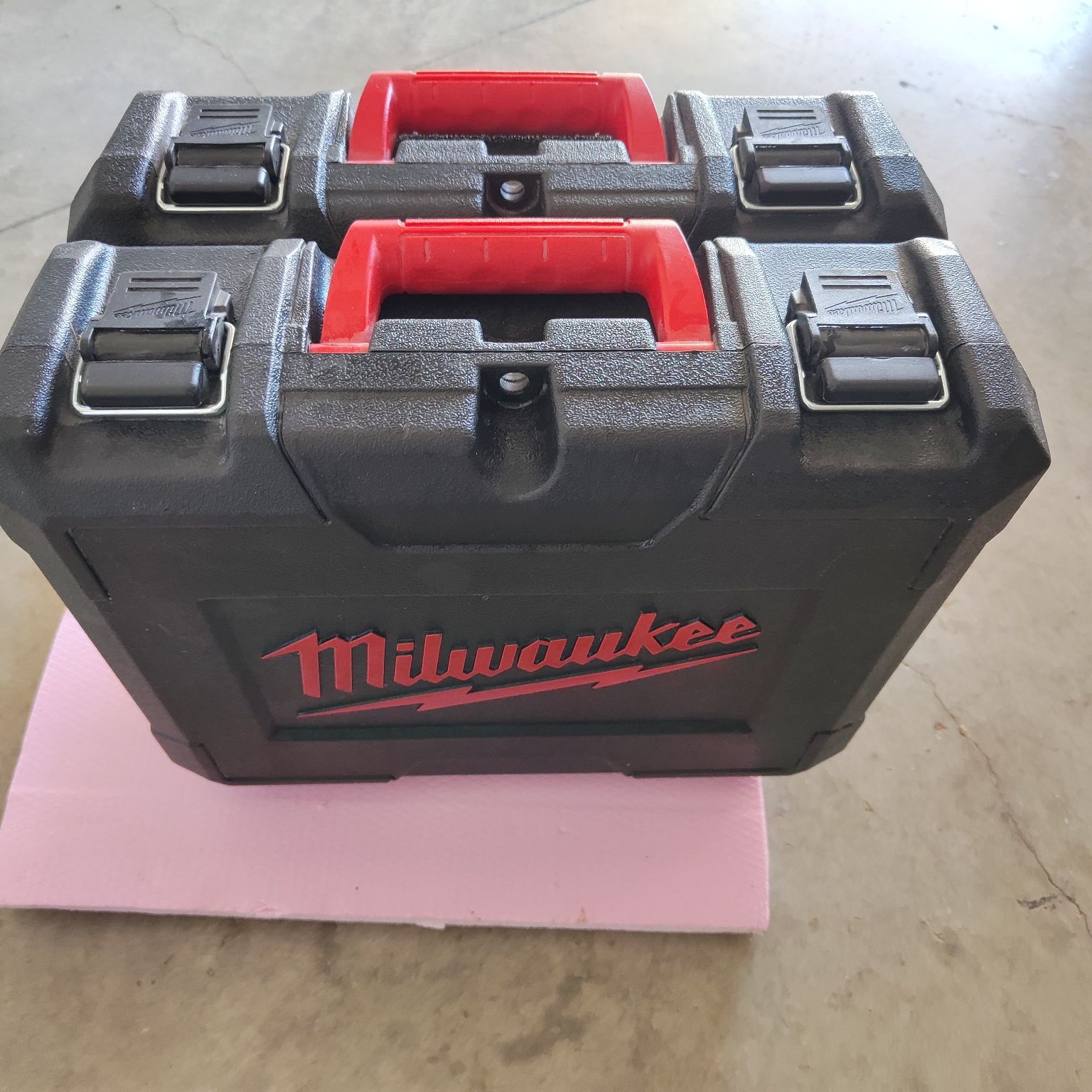 Cutie Milwaukee M12, M18, încărcător 12v