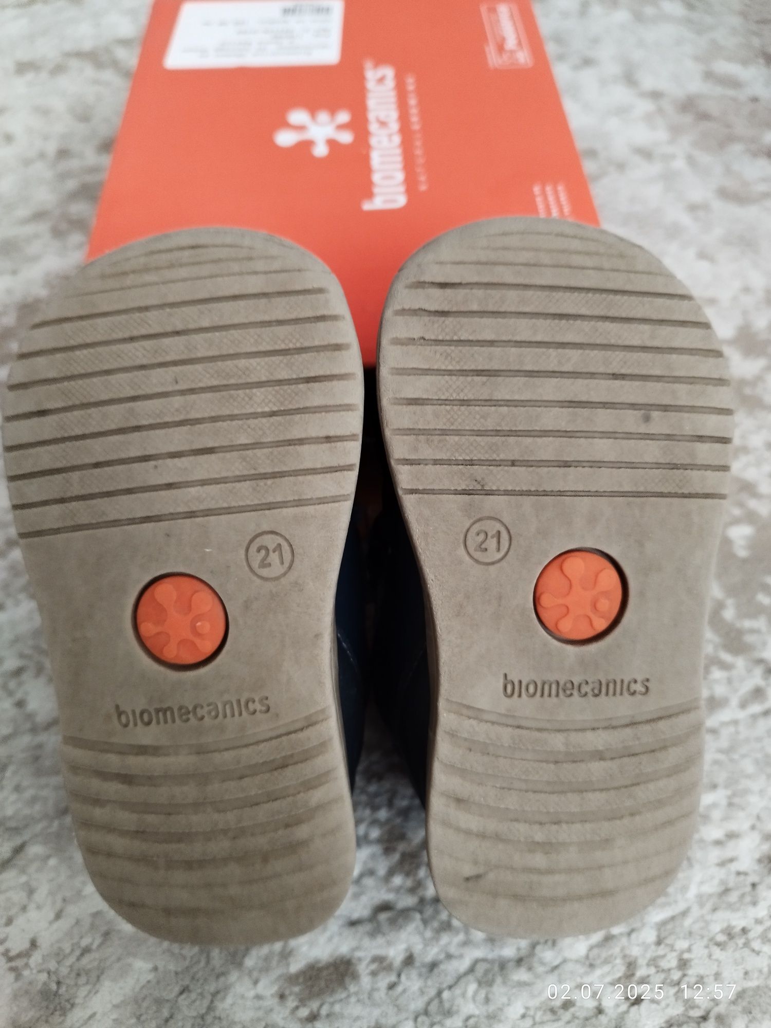 Biomecanics обувки за прохождане