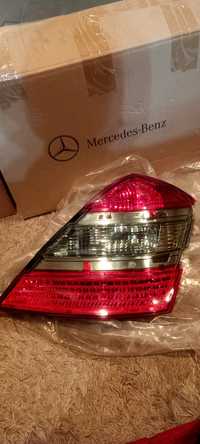 Новый оригинальный правый фонарь на Mercedes W221 светлый и тёмный.