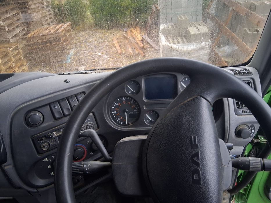 Camion cu macara DAF LF