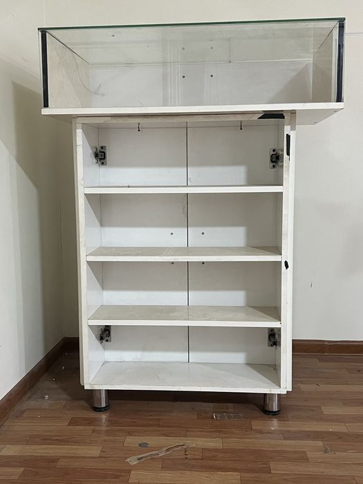 Tillo kumush qoʻyish uchun prilavka. Telefon qoʻysa xam buladi