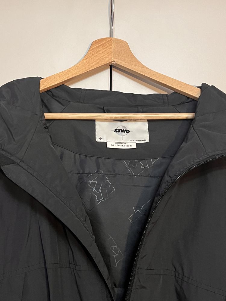 Мъжко есенно яке Pull&Bear, L, черно с лилав светлоотразителен ефект
