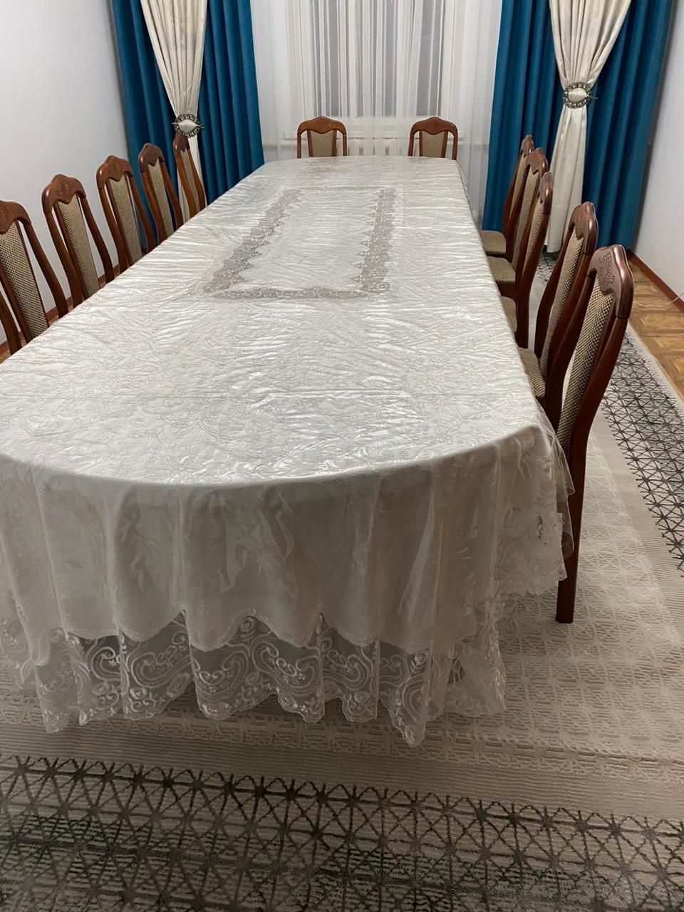 Овальный стол 4 метр, 18 стульями
