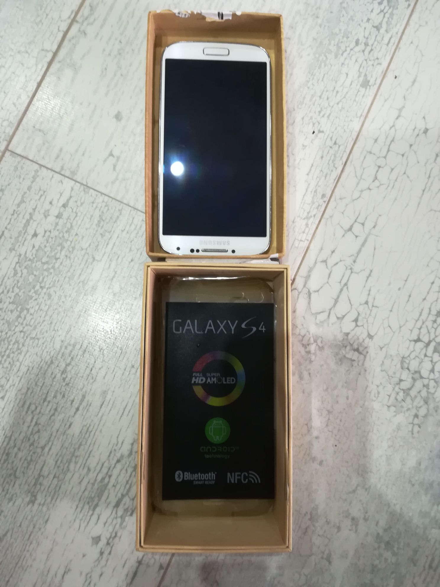 Телефон SAMSUNG Galaxy S 4