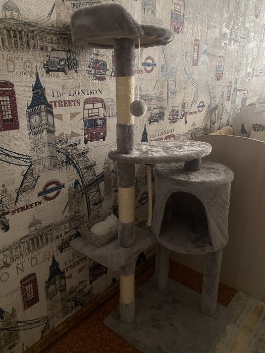 Когтеточка ( новая) домик для кошки( лежанка)