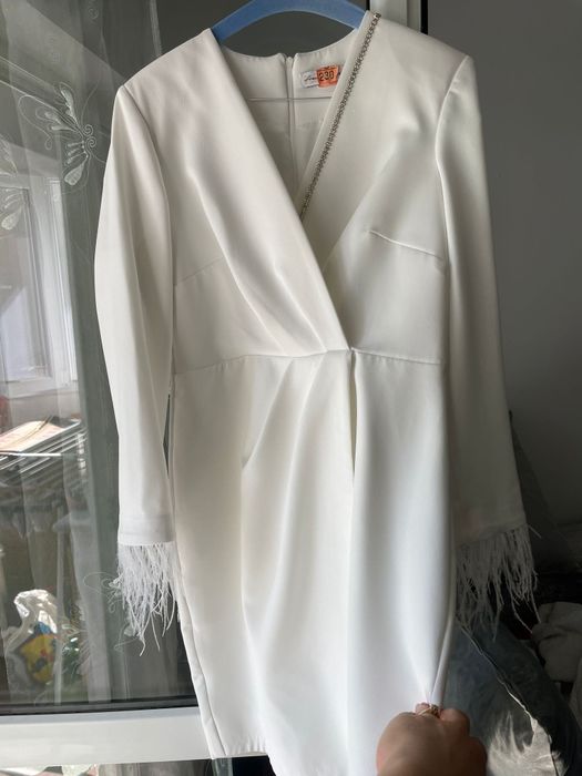 Rochie albă , de ocazie. Stare civila