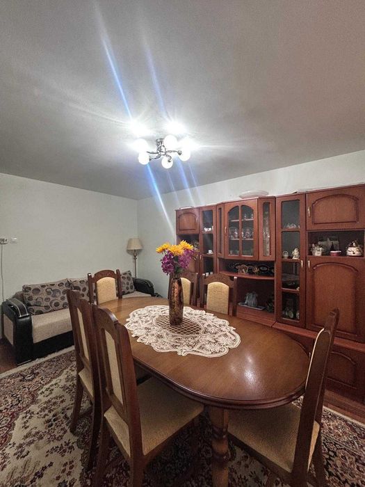 Apartament de 3 camere, decomandat, zona Baza Sportiva "LA TERENURI"