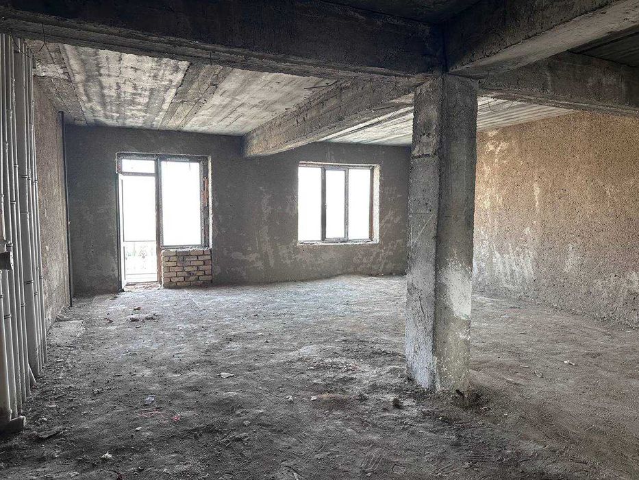 3х комнатная квартира 111кв/м, в состоянии коробки, Аэропорт