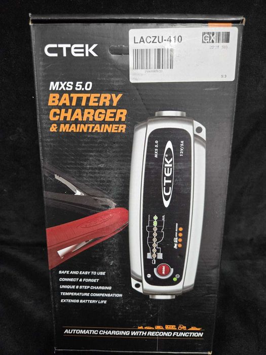 Încărcător și întreținător automat de baterii CTEK MXS 5.0,