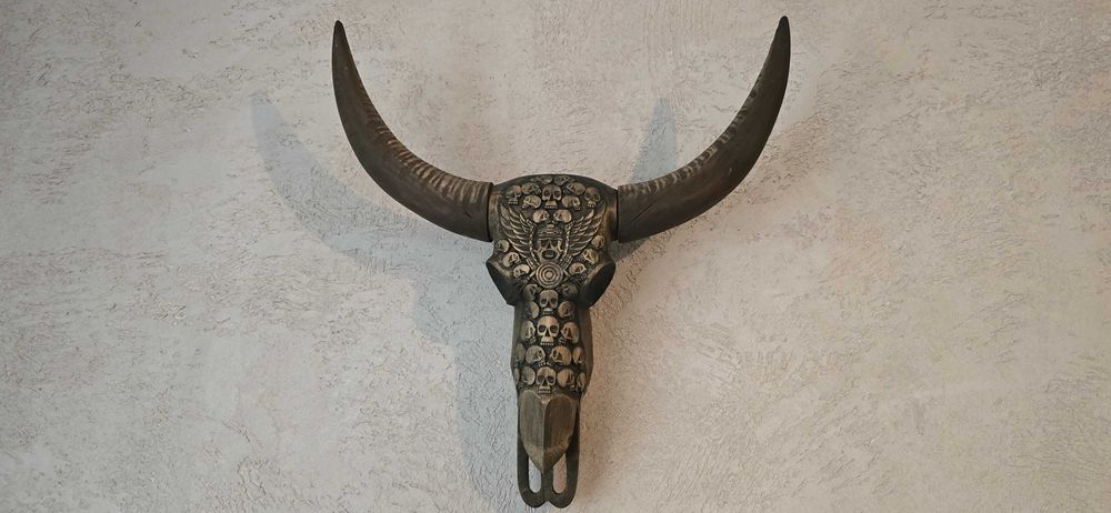 Масивна Авторска дърворезба, произведение!