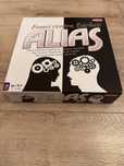 Alias - Femei contra Barbati (joc de societate)