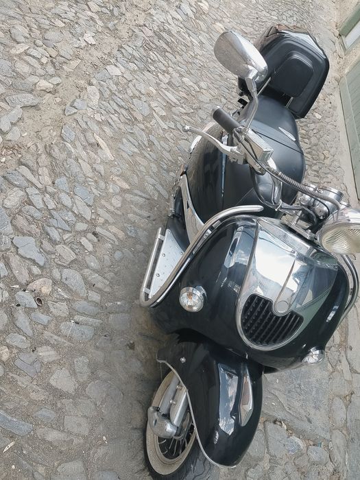Vând Scuter stare foarte bună