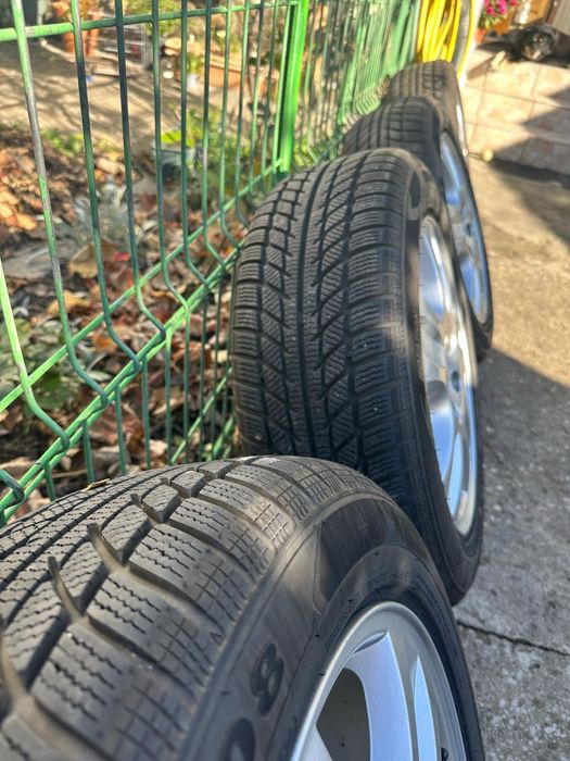 Jenti aliaj Ford cu cauciucuri de iarnă 205/55/16
