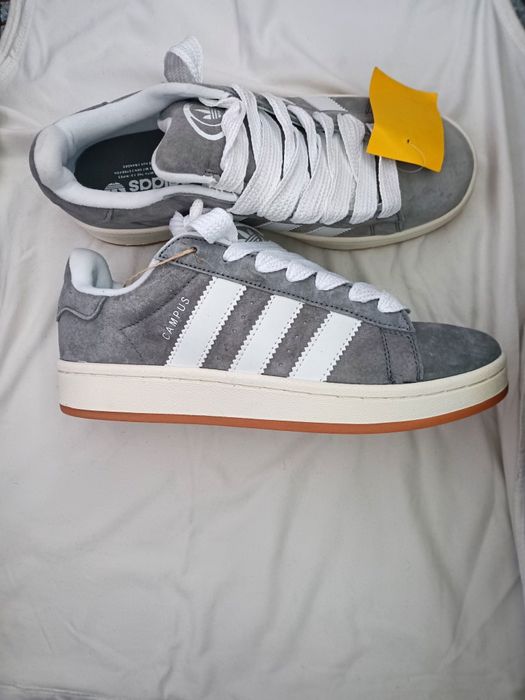 Нови спортни обувки