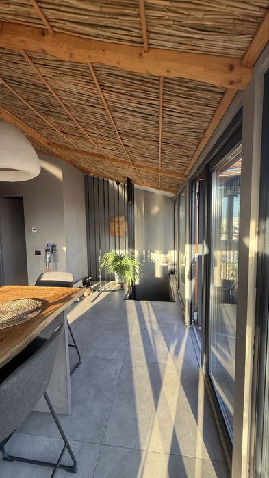 Penthouse Calea Calarasi, Piata muncii