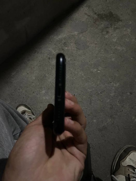 Iphone xr Rangi qora