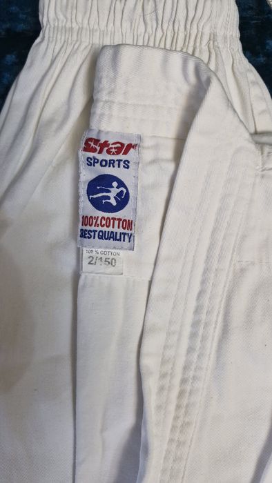 Продам кимоно на девочку б/У в хорошем состоянии