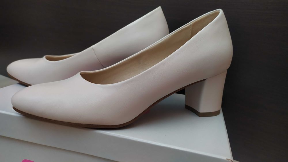 Бежови официални обувки