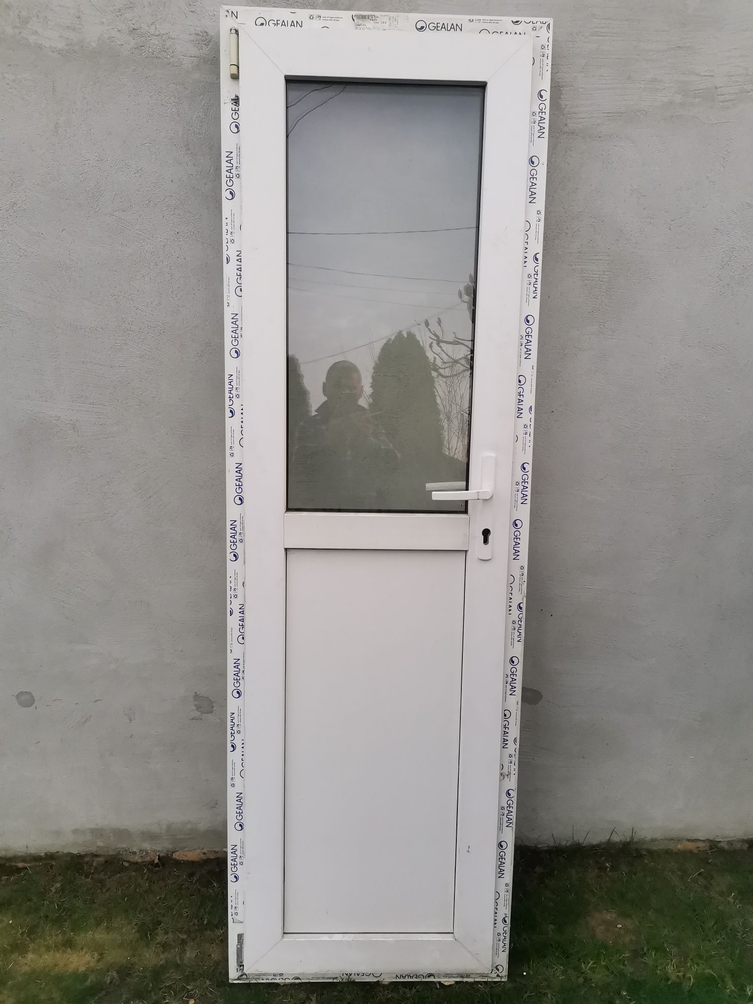 Uși de termopan (pvc și aluminiu)