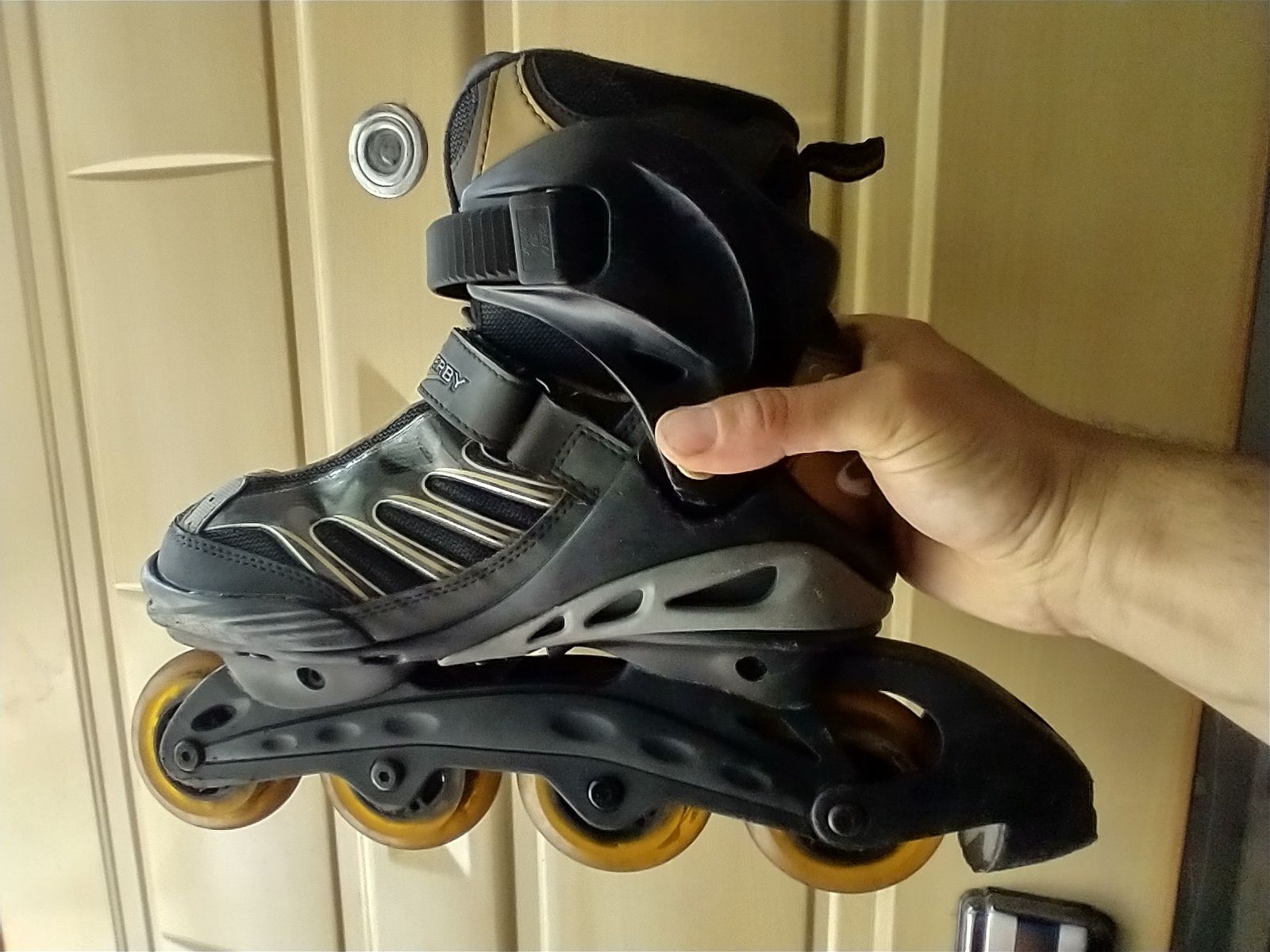 Role mărimea 40 RollerDerby Hybrid G800 Aluminum