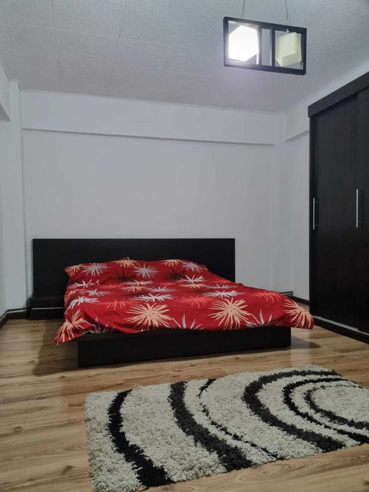 Inchiriez apartament 3 camere Sărari sau regim hotelier