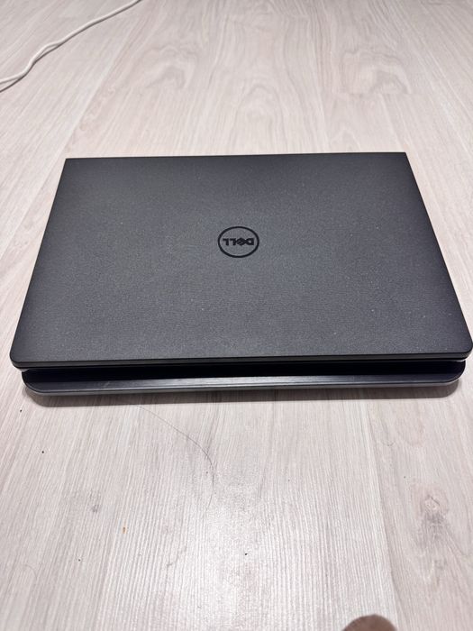 Ноутбук Dell жағдайы жақсы вентиляциясымен бірге