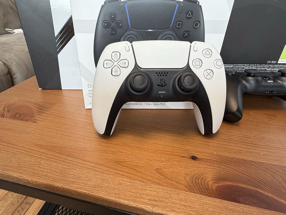 Playstation 5 Pro 2T + 2 джойстик