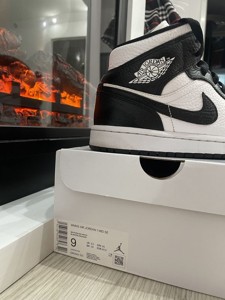 Jordan Retro 1 Mid