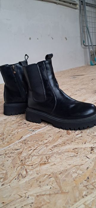 Продаю женские ботинки!