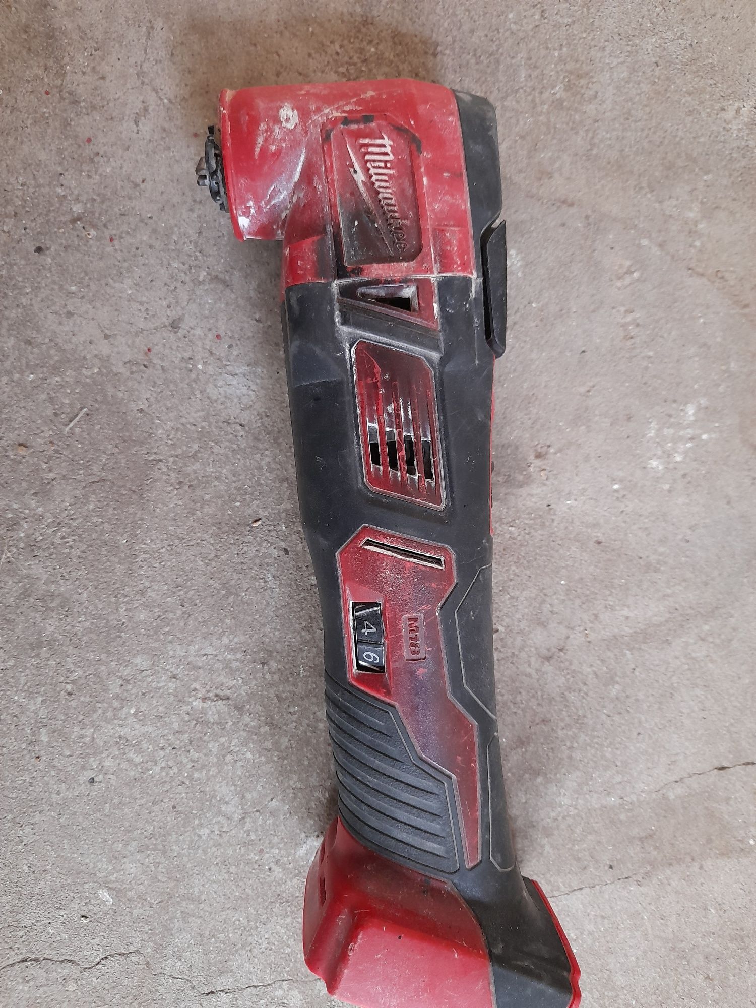 Мултифункционален инструмент Milwaukee M18 BMT