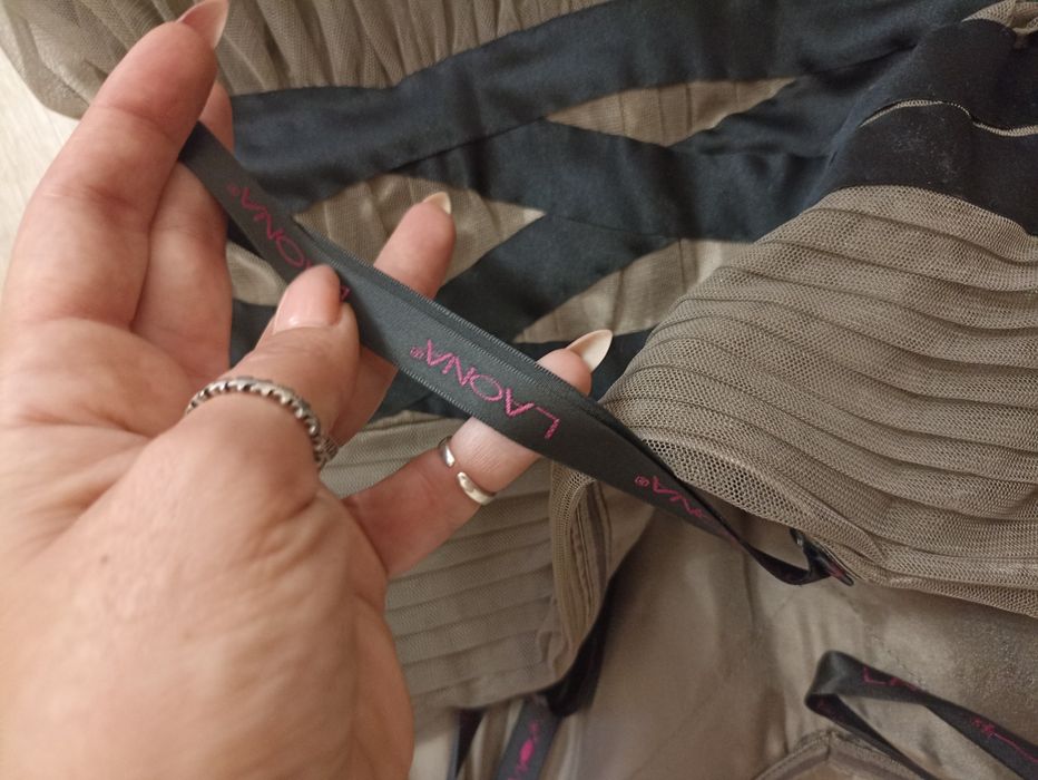 Дамска бежова рокля тюл