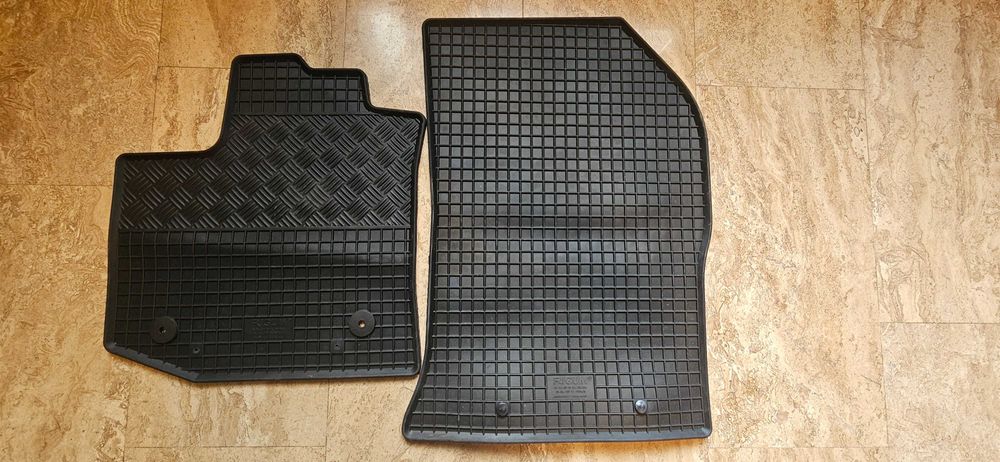 Стелки за кола RIGUM/ Rezaw plast